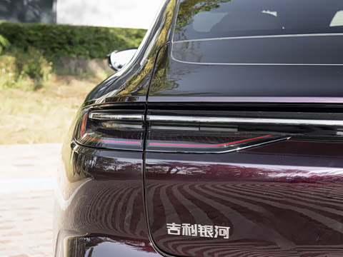 2026�� 225km EM-P Զ�����ǺӰ�+ҫҹ��װ