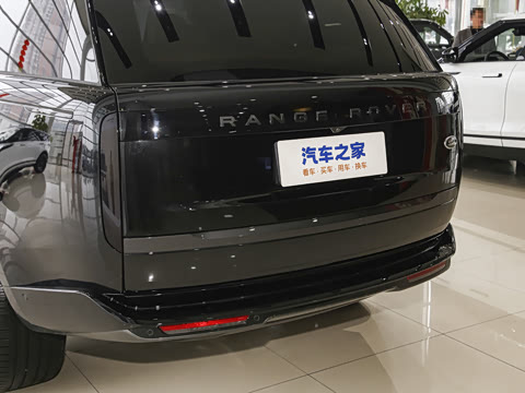 2026�� 3.0 L6 400PS SE�����