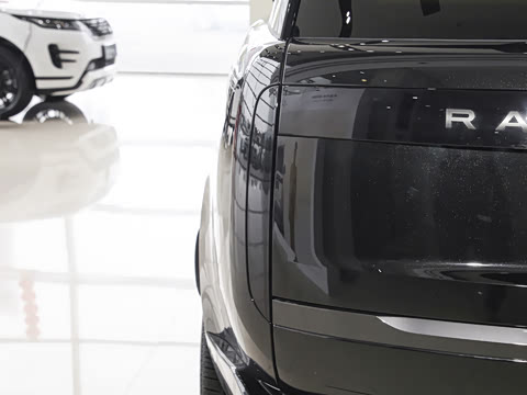 2026�� 3.0 L6 400PS SE�����