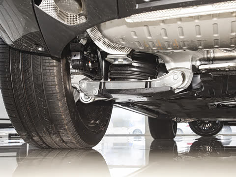 2026�� 3.0 L6 400PS SE�����