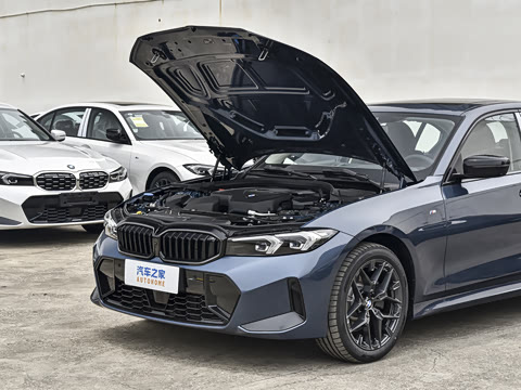 2026�� 330Li M�˶���ҹ��װ