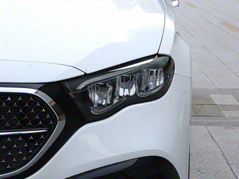 2025�� �Ŀ� E 300 L ʱ���˶���