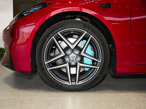 2025�� �Ŀ� 710 Max��