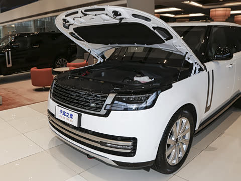 2026�� 3.0 L6 400PS SE�����