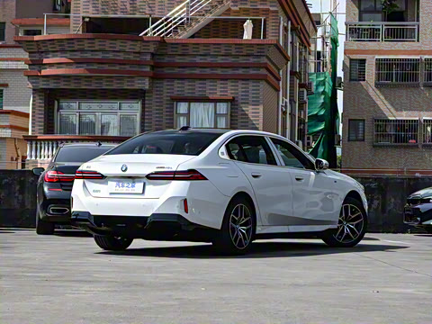 2026�� eDrive 40L M�˶���װ