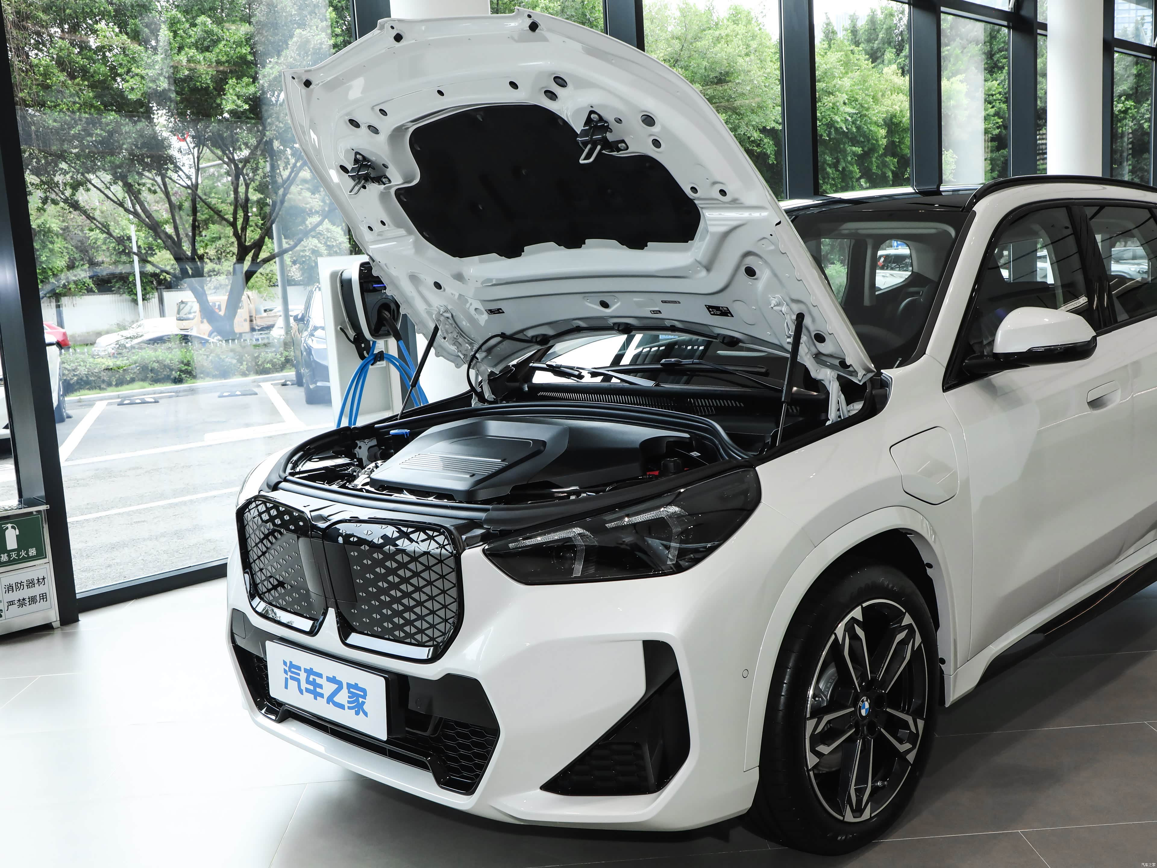 BMW iX1, миниатюра 27