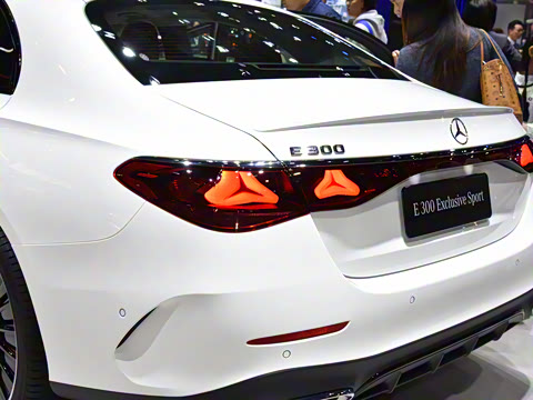 2026�� E 300 �������˶���