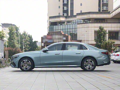 2025�� �Ŀ� E 260 L �˶���