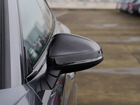 2025�� Sportback ��ذ� 40 TFSI quattro ����������