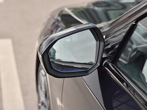 2026�� �Ŀ� 530Li ������ M�˶���װ