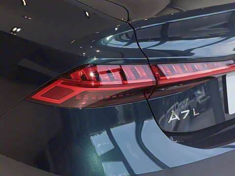 2025�� 45 TFSI quattro ������