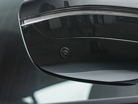 2026�� 330Li M�˶���ҹ��װ