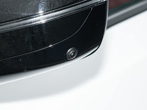 2026�� 330Li M�˶���ҹ��װ