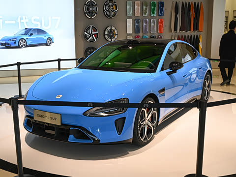 С������ С��SU7