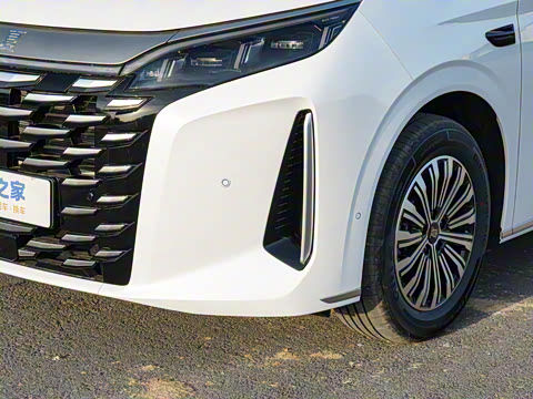 2026 DM-i 1.5T 218KM Խ