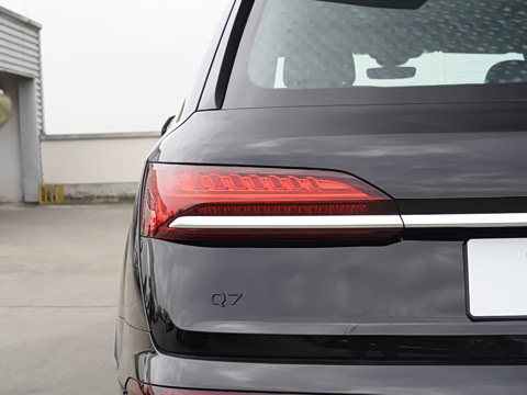 2026�� 45 TFSI quattro S line�˶���