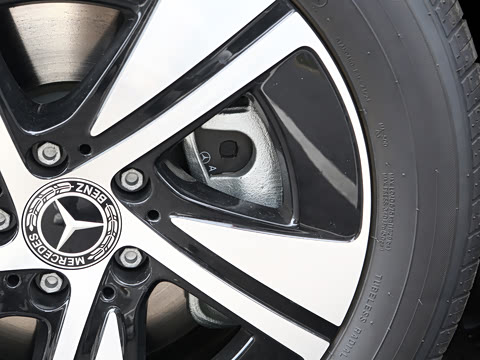 2026�� ����˹LW63