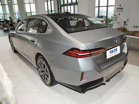 2026�� eDrive 40L M�˶���װ