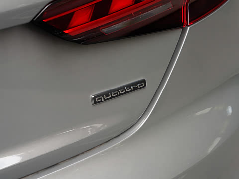 2025�� Sportback ��ذ� 40 TFSI quattro ����������