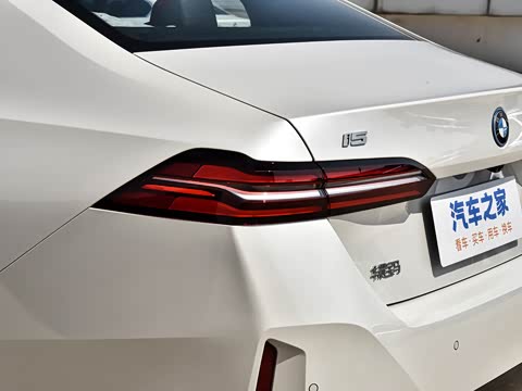 2026�� �Ŀ� eDrive 35L M�˶���װ