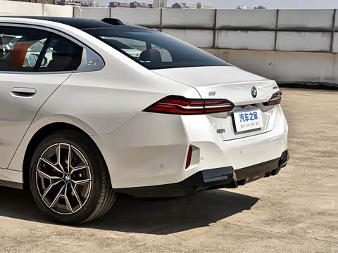 2026�� �Ŀ� eDrive 35L M�˶���װ