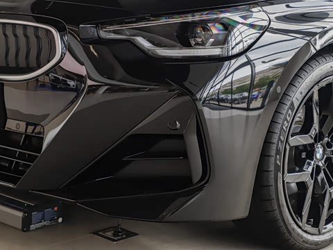2026�� 225i M�˶���ҹ��װ