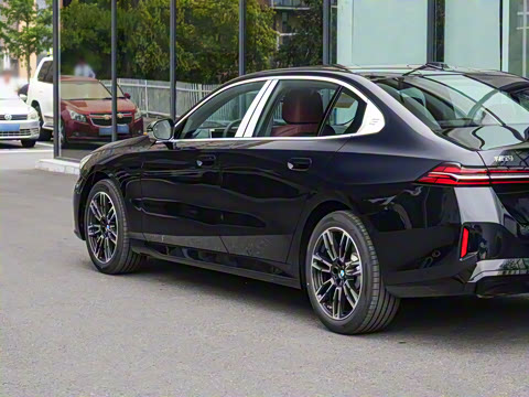 2026�� 530Li ������ M�˶���װ