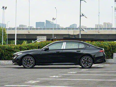 2026�� 530Li ������ M�˶���װ