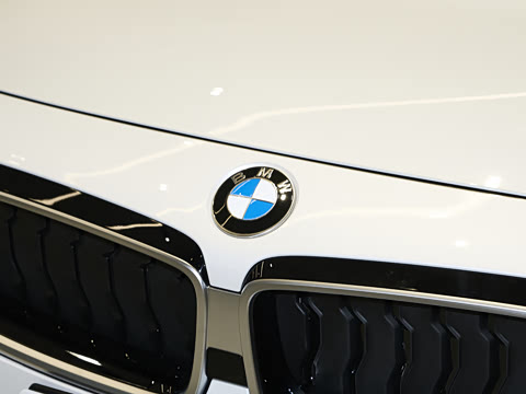 2026�� 225i M�˶���ҹ��װ