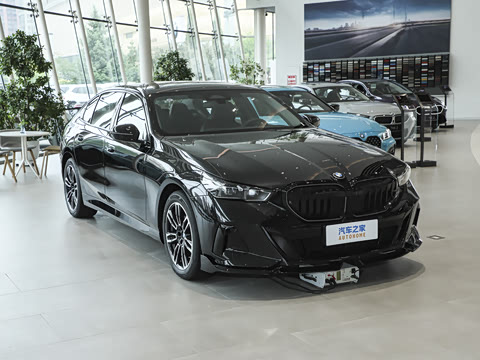 2026�� �Ŀ� 530Li xDrive M�˶���װ