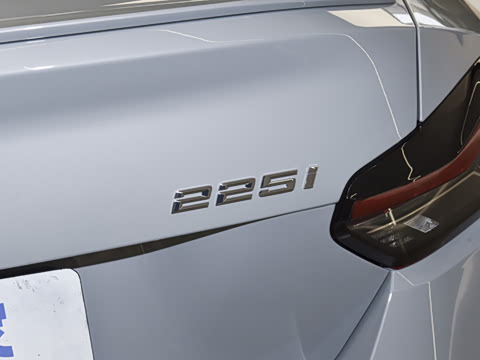 2026�� 225i M�˶���ҹ��װ