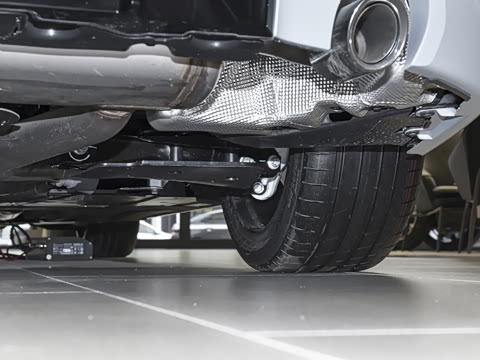 2026�� 225i M�˶���ҹ��װ