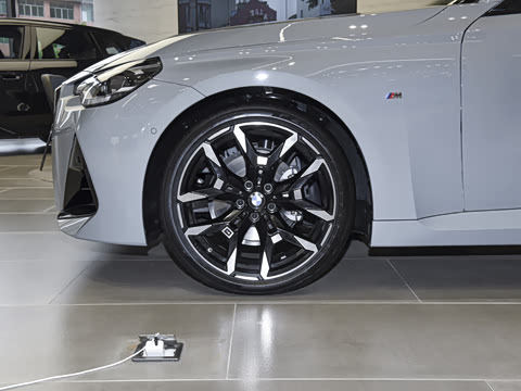 2026�� 225i M�˶���ҹ��װ