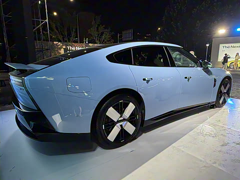 2025�� 750 ���������� Ultra