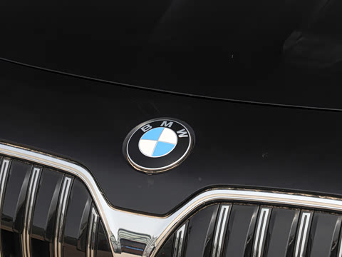 2026�� �Ŀ� 735Li ������װ