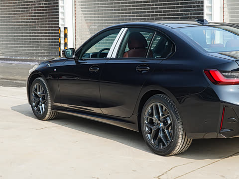 2026�� 330i M�˶���ҹ��װ