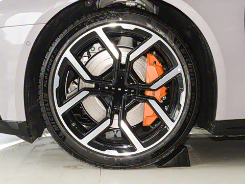 2025�� 702 ������ Ultra