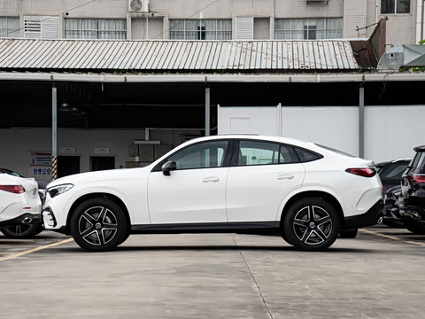 2026�� �Ŀ� GLC 260 4MATIC ����SUV