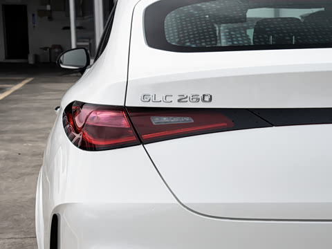 2026�� �Ŀ� GLC 260 4MATIC ����SUV