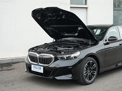 2026�� �Ŀ� 525Li M�˶���װ