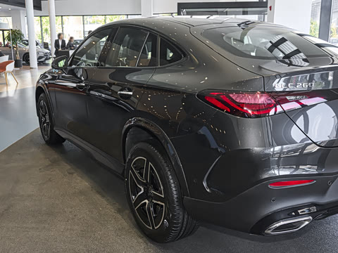 2026�� �Ŀ� GLC 260 4MATIC ����SUV
