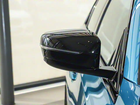 2025�� 330Li M�˶���ҹ��װ