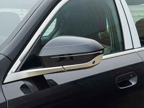 2026�� �Ŀ� 525Li M�˶���װ