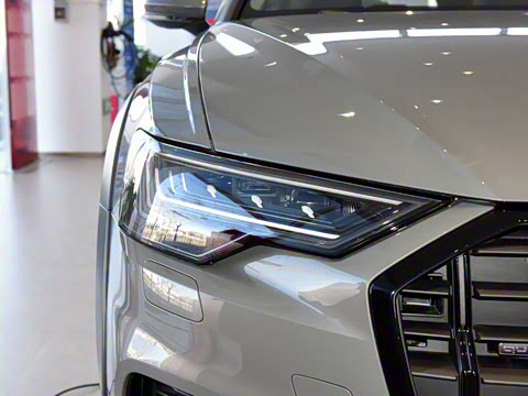 2025�� allroad quattro 55 TFSI ��̽�ռ�