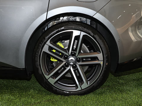 2025�� �ھ������ 100kWh Touring