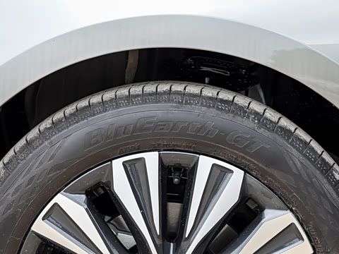 2025�� 2.0L XL-TLS ������