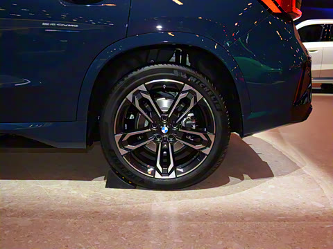 2025�� xDrive30L M�˶���ҹ��װ