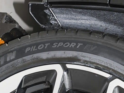 2026�� ���� 702 Max �콢��