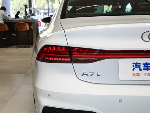 2025�� 45 TFSI quattro ������