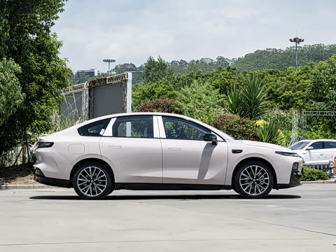 2027�� 590������